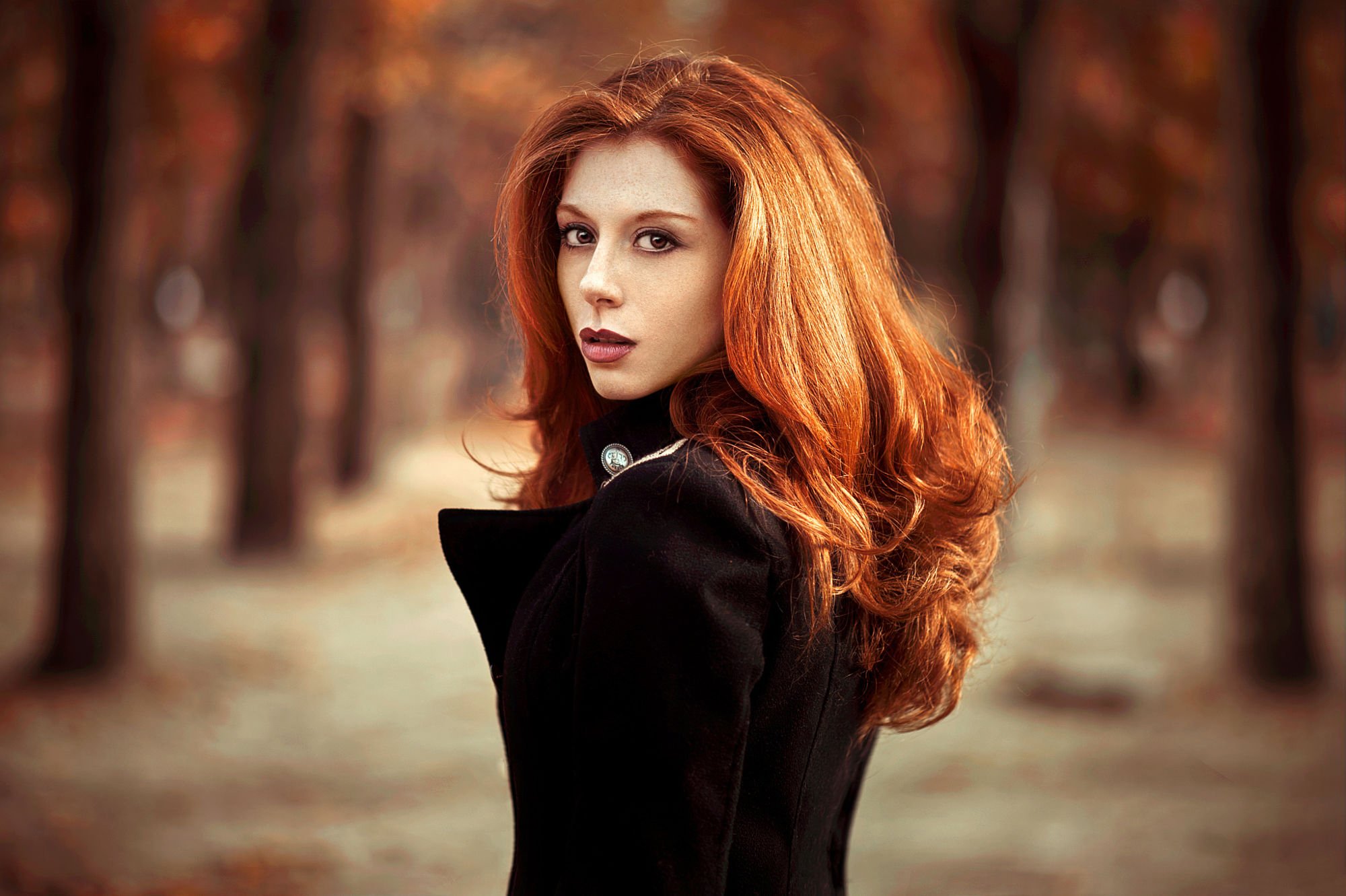 Красивая грациозная. Рыжеволосая Катрин кюн. Девушка с рыжими волосами. Красивые Рыжеволосые девушки. Девушка срыжами волосами.