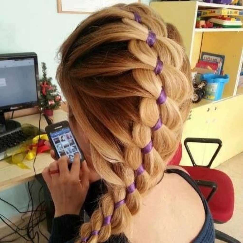 Косички с лентами на длинные волосы