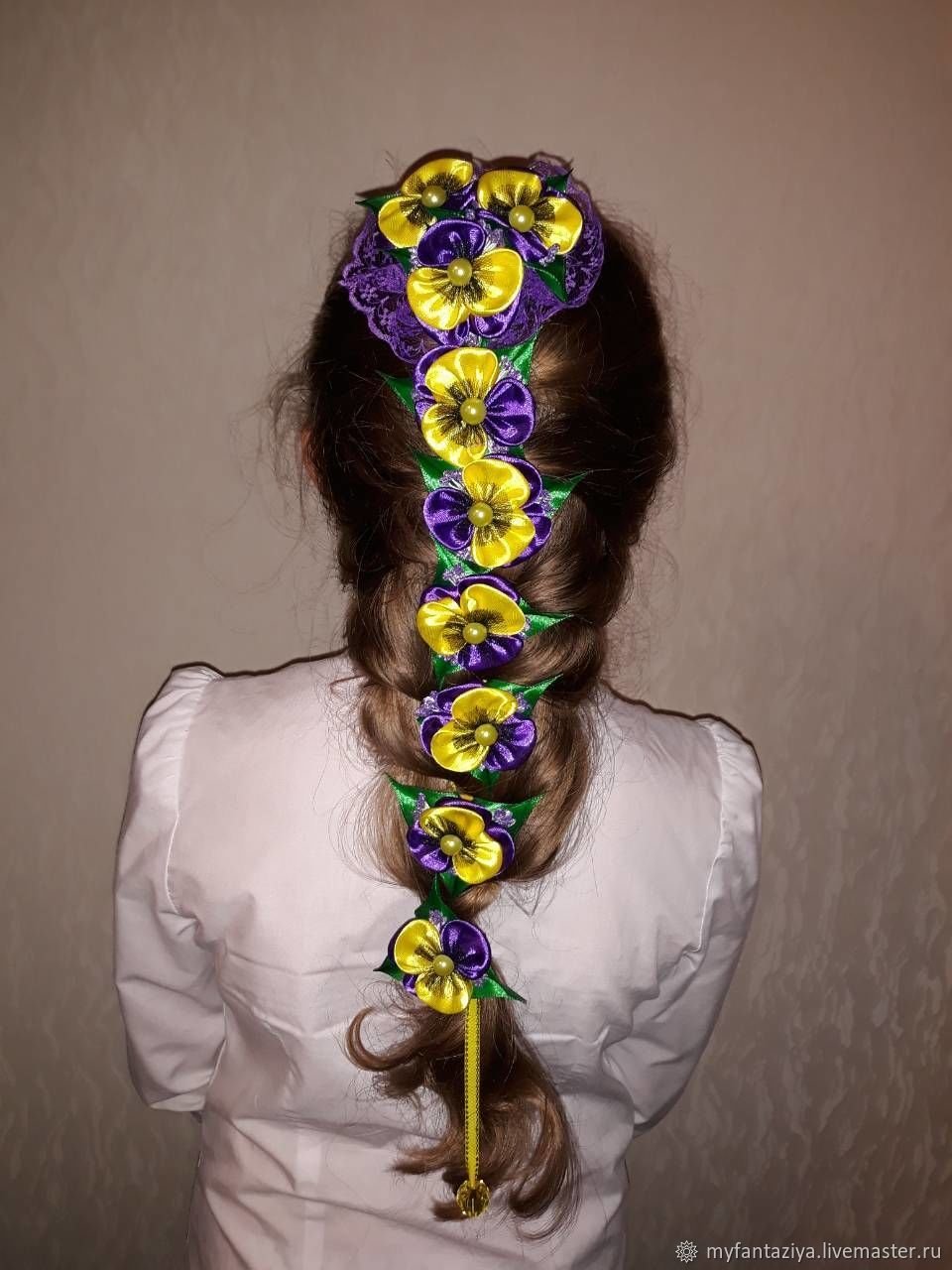 Коса с лентой