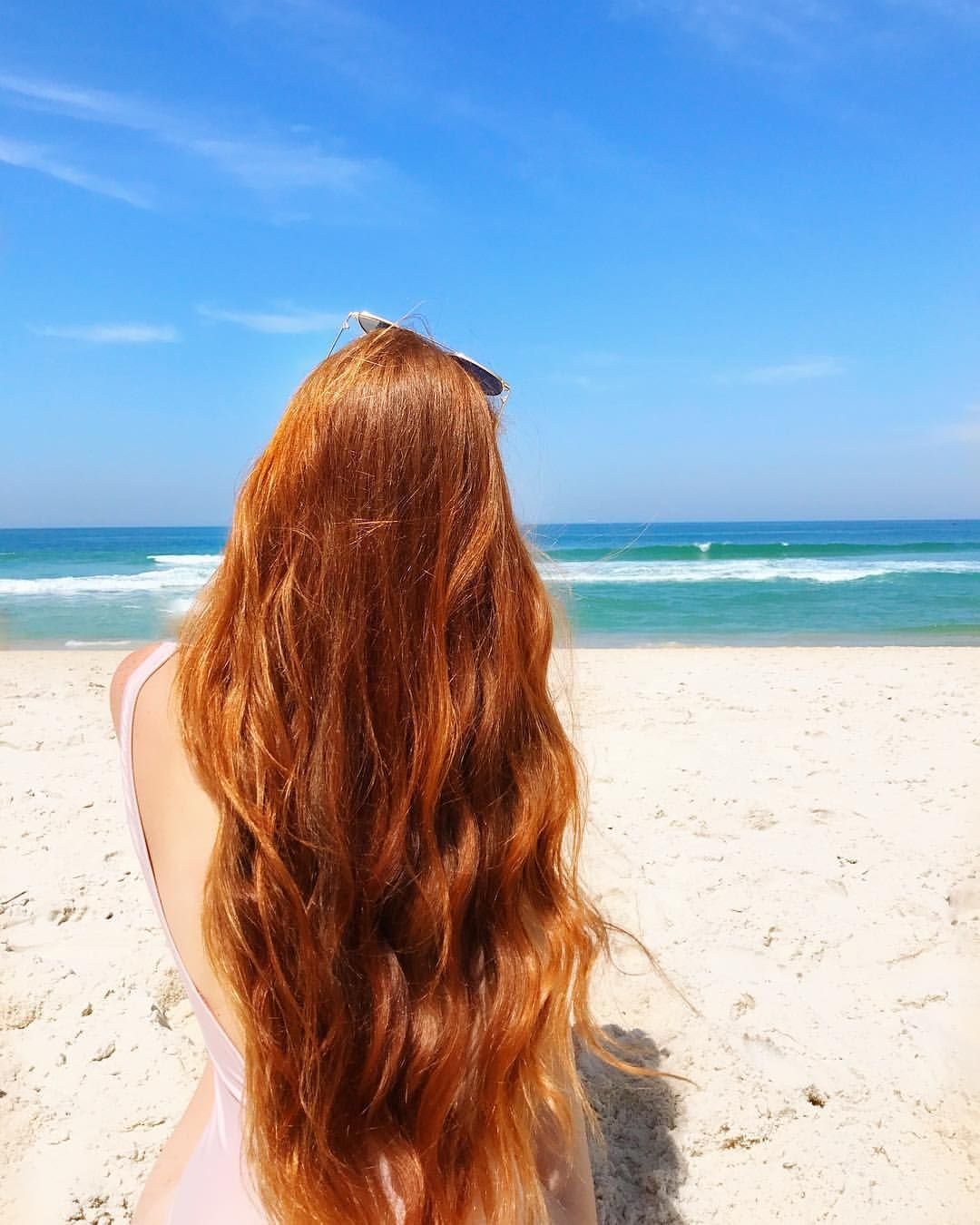 Девушки с рыжими волосами фото со спины
