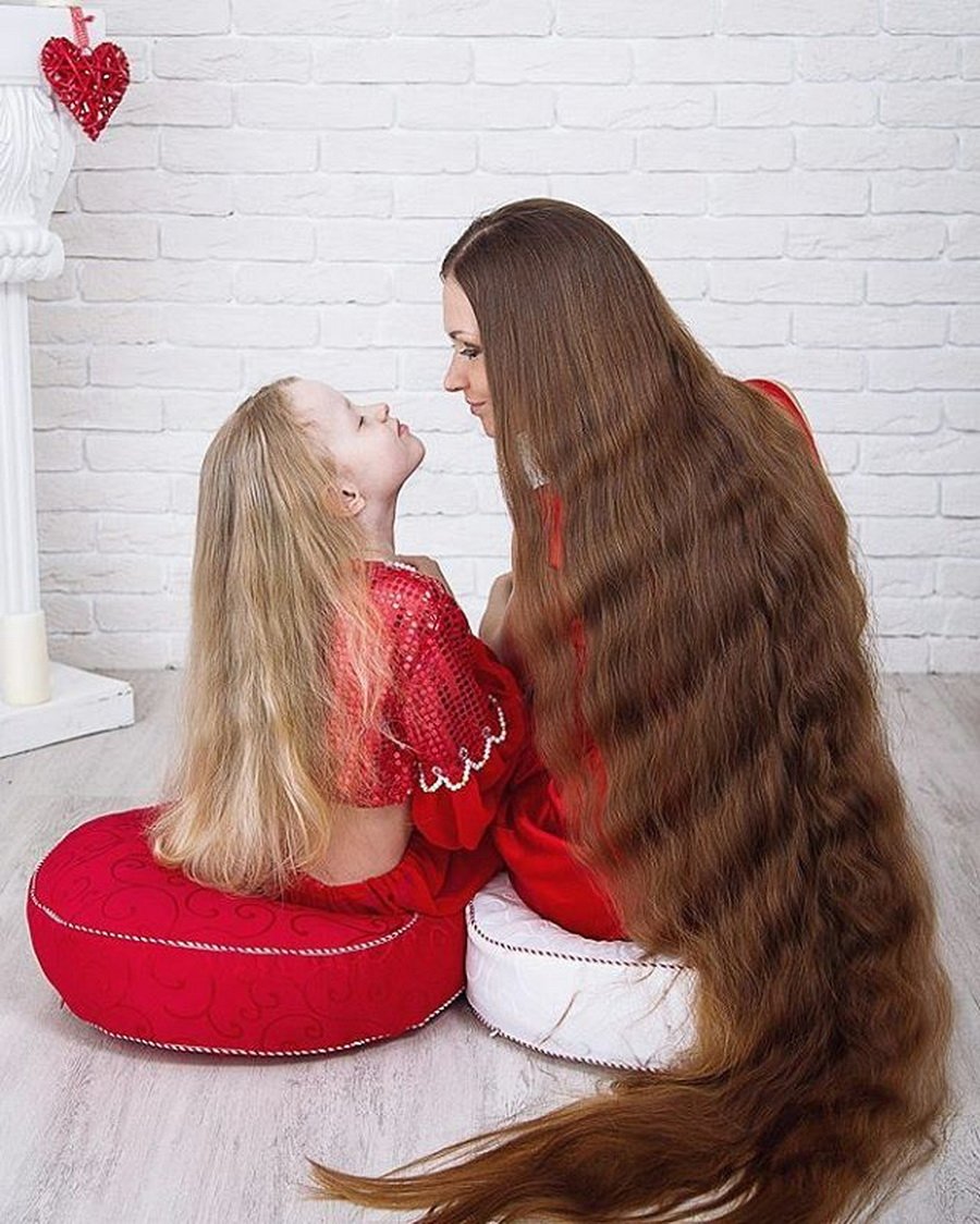 Очень длинные черные волосы до колен