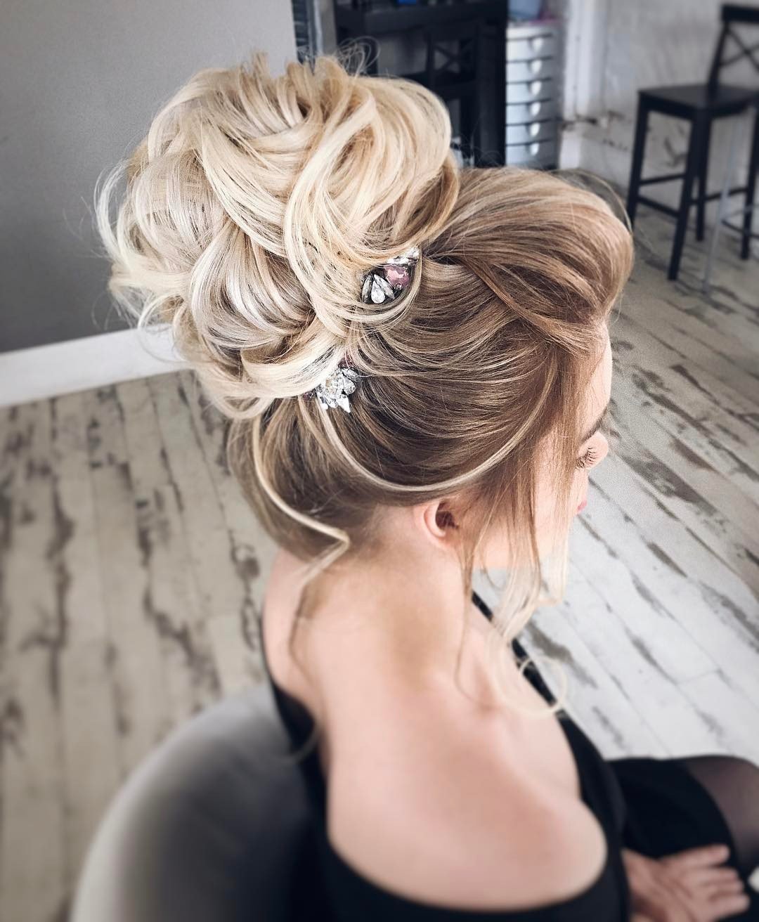 Updo прическа