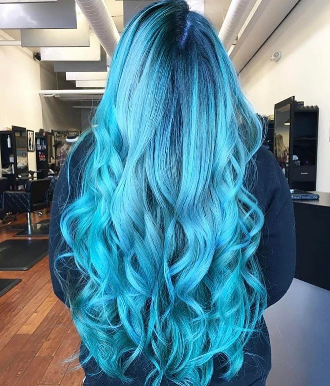 Длинные синие волосы