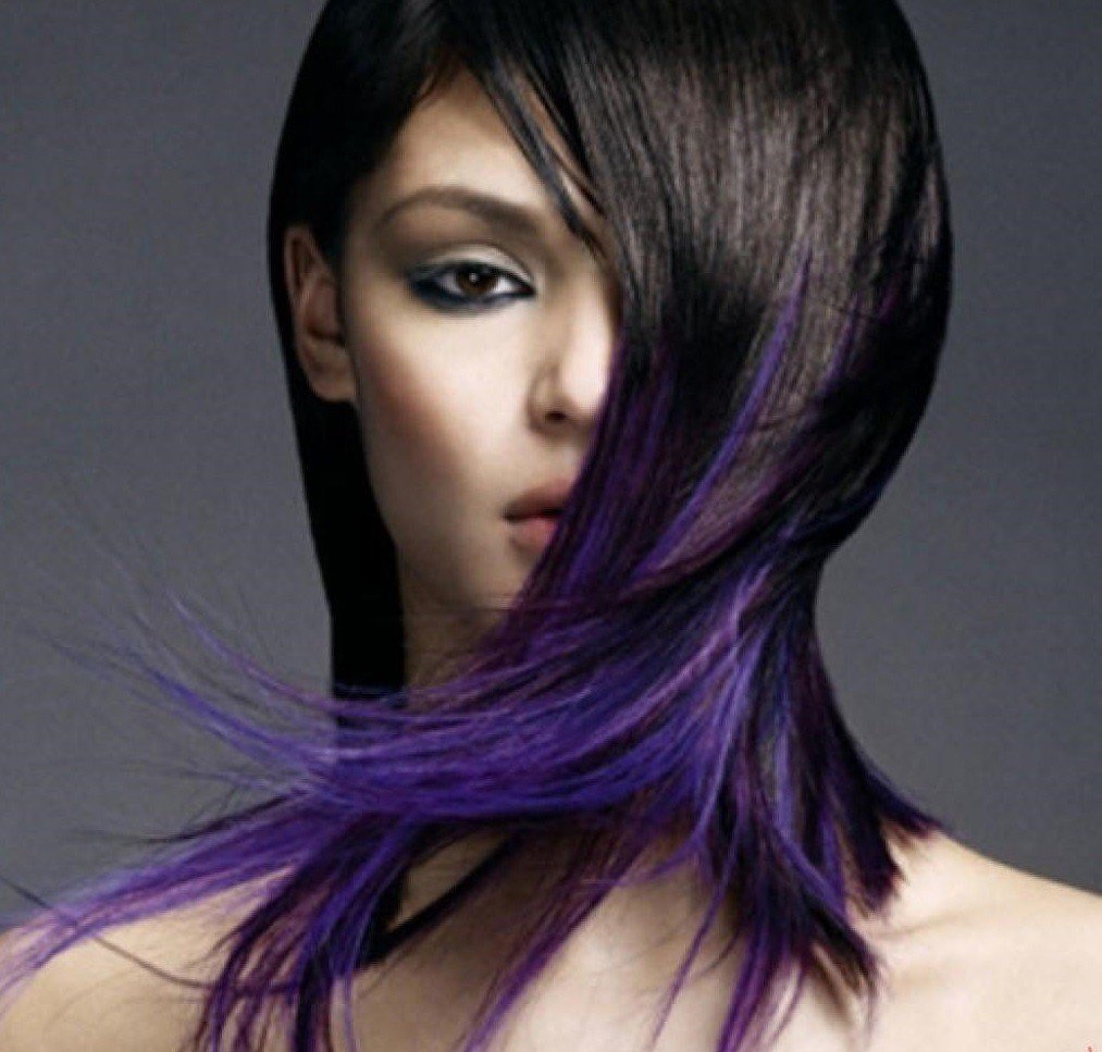 Цветные пряди на темных волосах средней длины фото