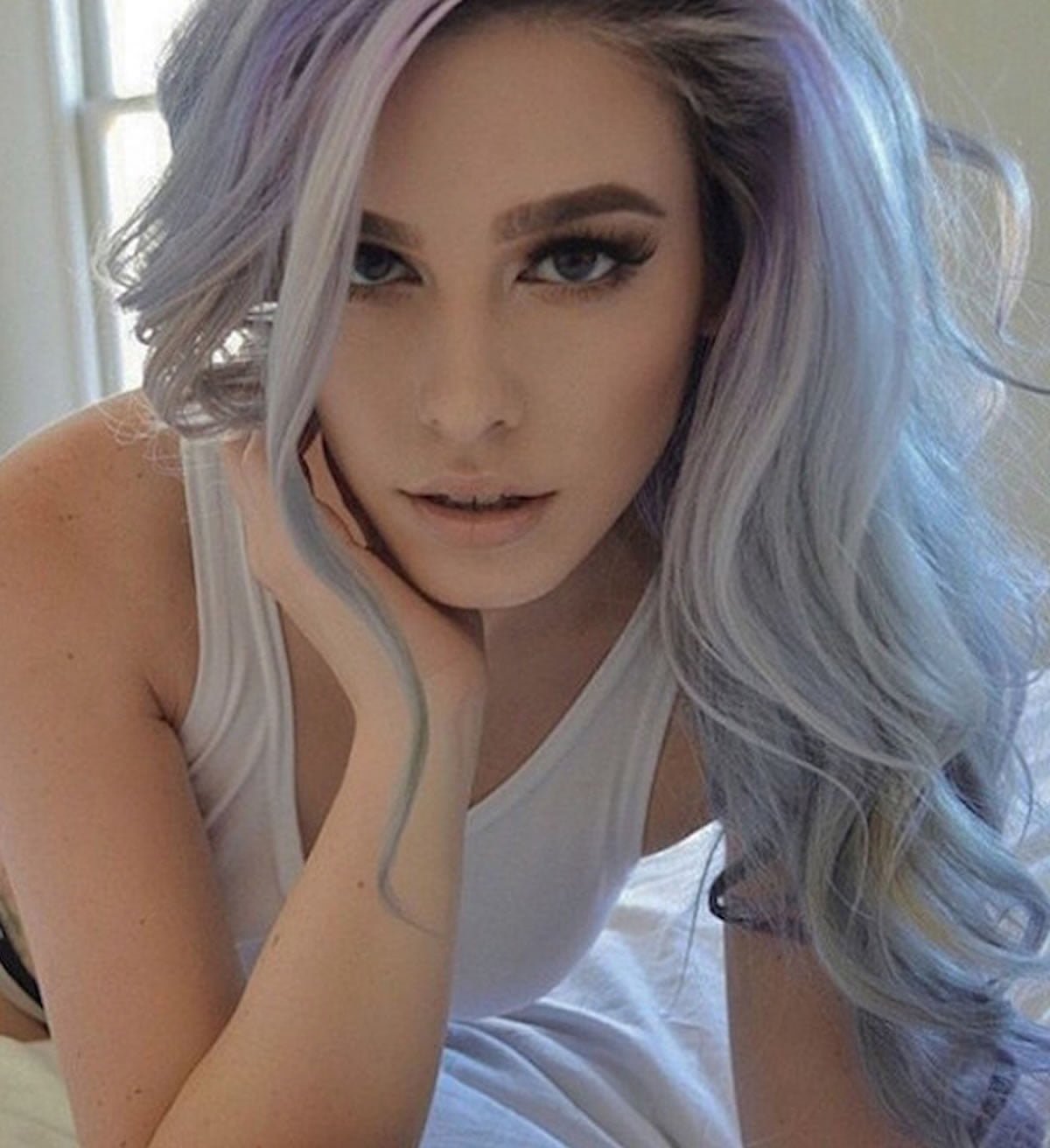 Lauren Calaway серые волосы