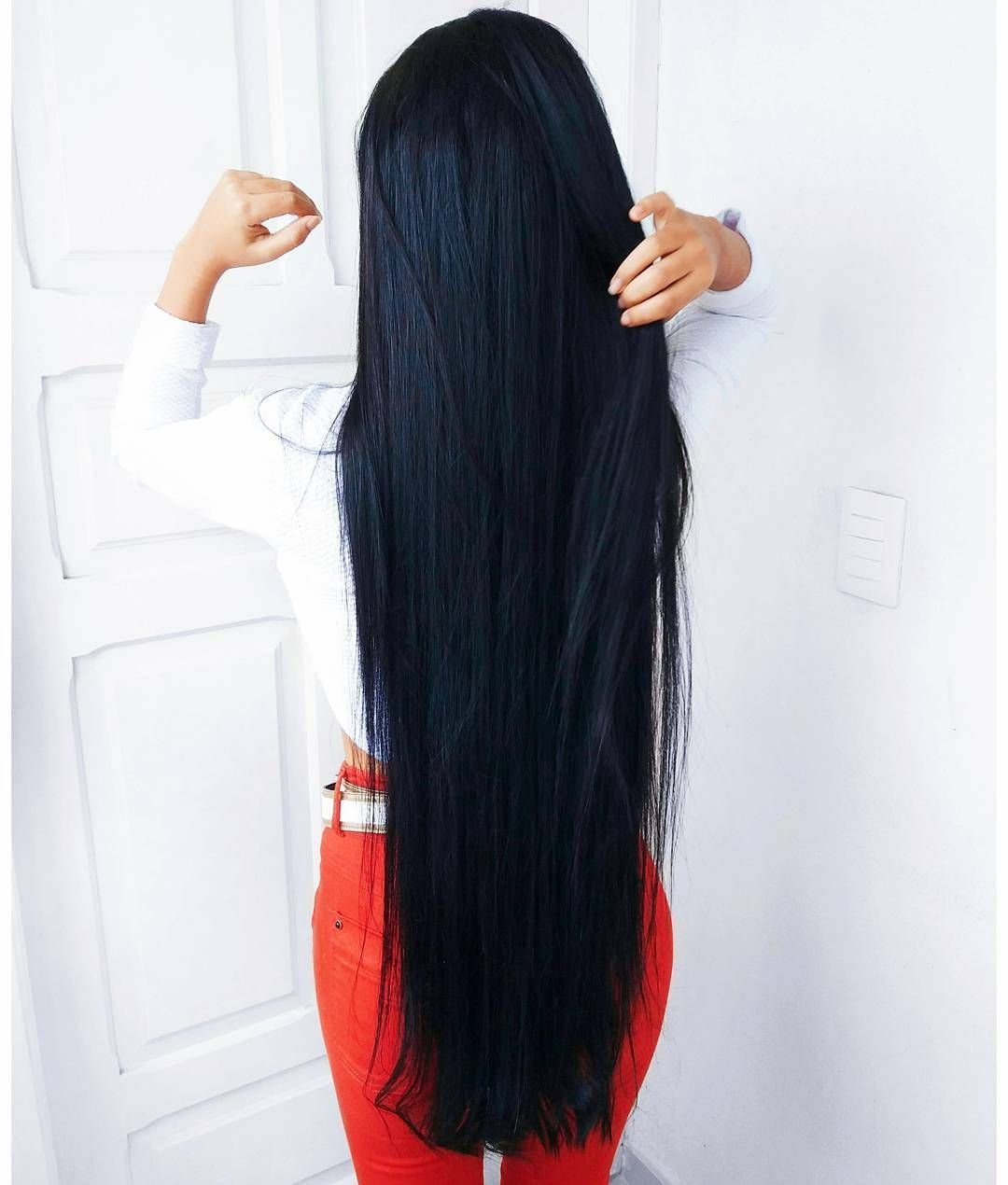 Черные волосы сила. Длинные черные волосы. Девочка с длинными волосами. Красивые девушки с длинными черными волосами. Волосы длинные чорныйе.