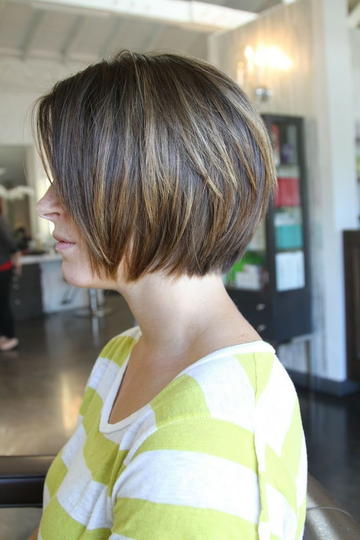 Стрижка layered short Bob