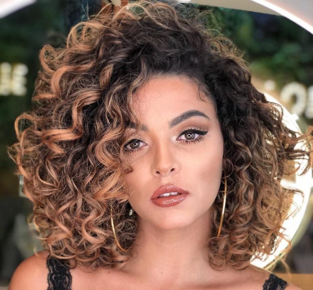 Curly Bob модель