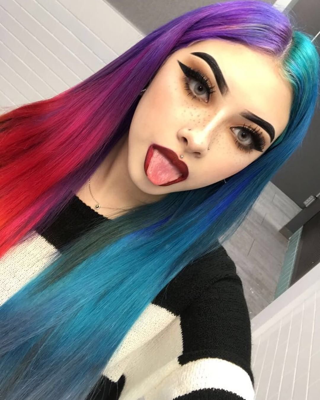 Sarah Marie Karda стрижка