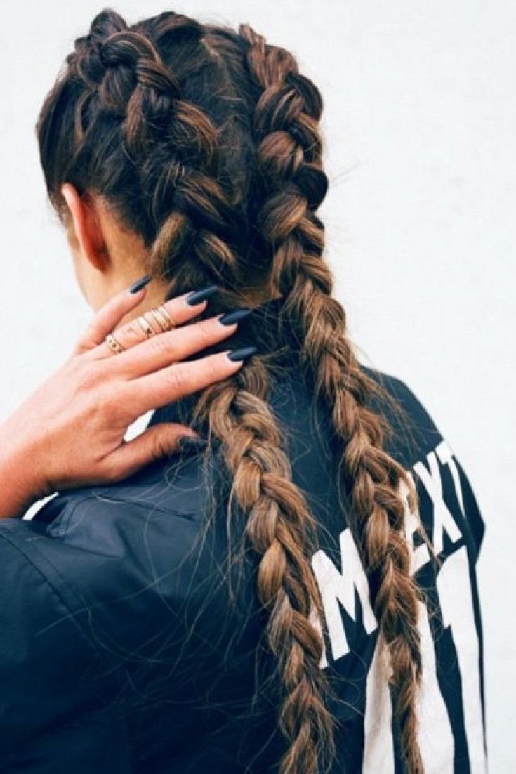 Как заплести две косички сверху самой себе. Косички Boxer-Braids. Косички колосок навыворот. 2 Французские косички навыворот. Прическа 2 косы на длинные.