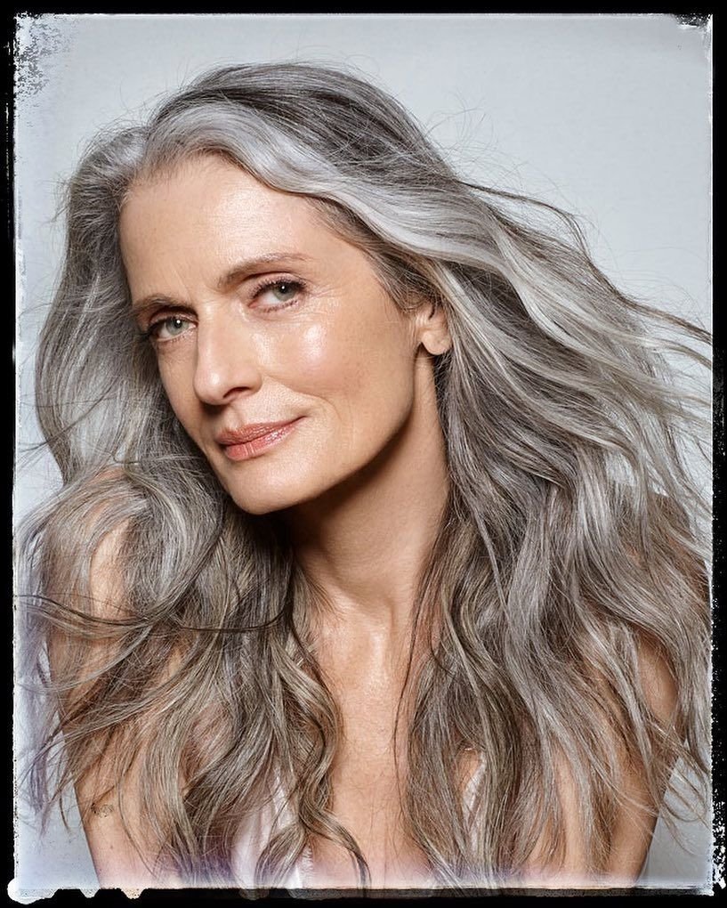 Дафна Хикс Grey hair