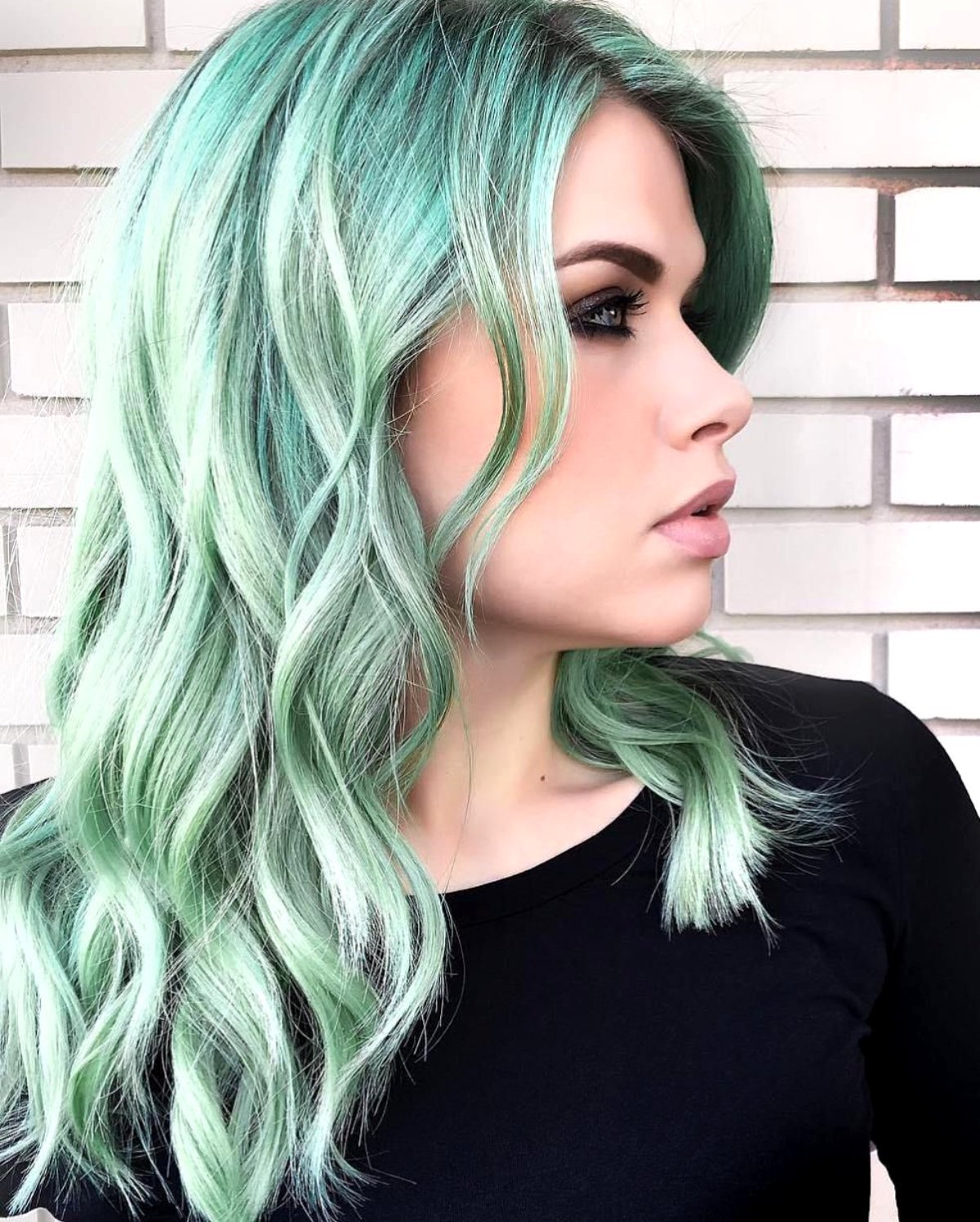Можно зеленые волосы. Минт Грин. Изумрудный цветтволос. Зеленые волосы. Окрашивание волос в зеленый цвет.