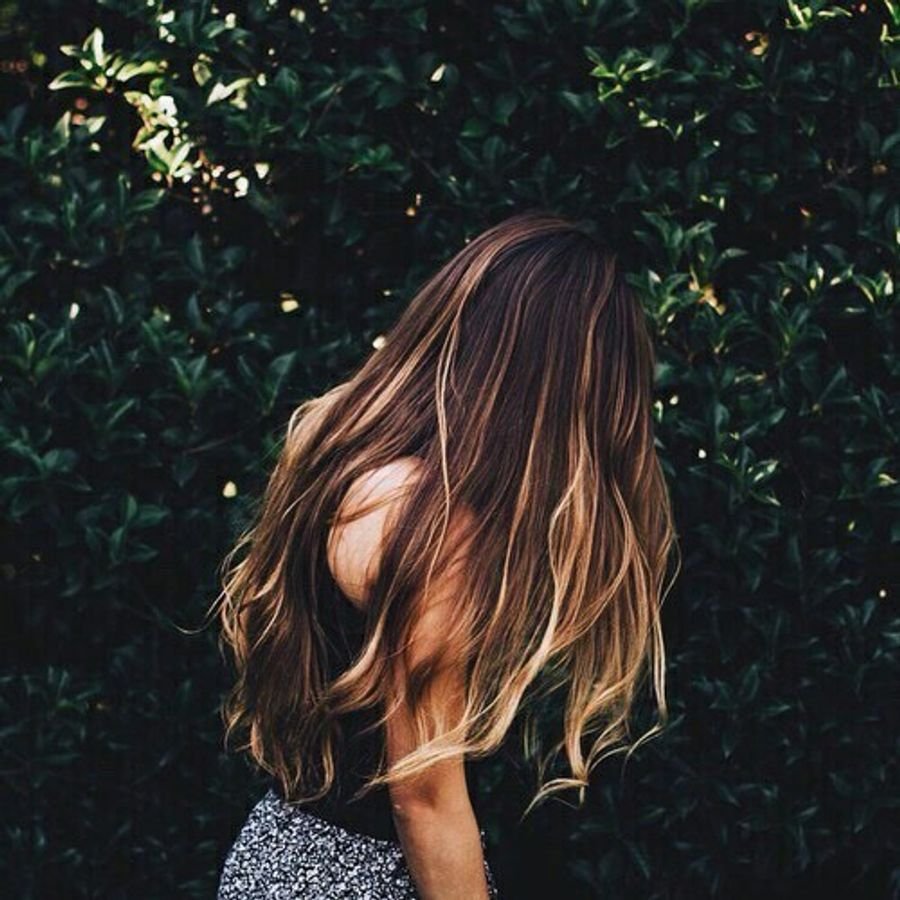 фото девушки со спиной мелированные волосы
