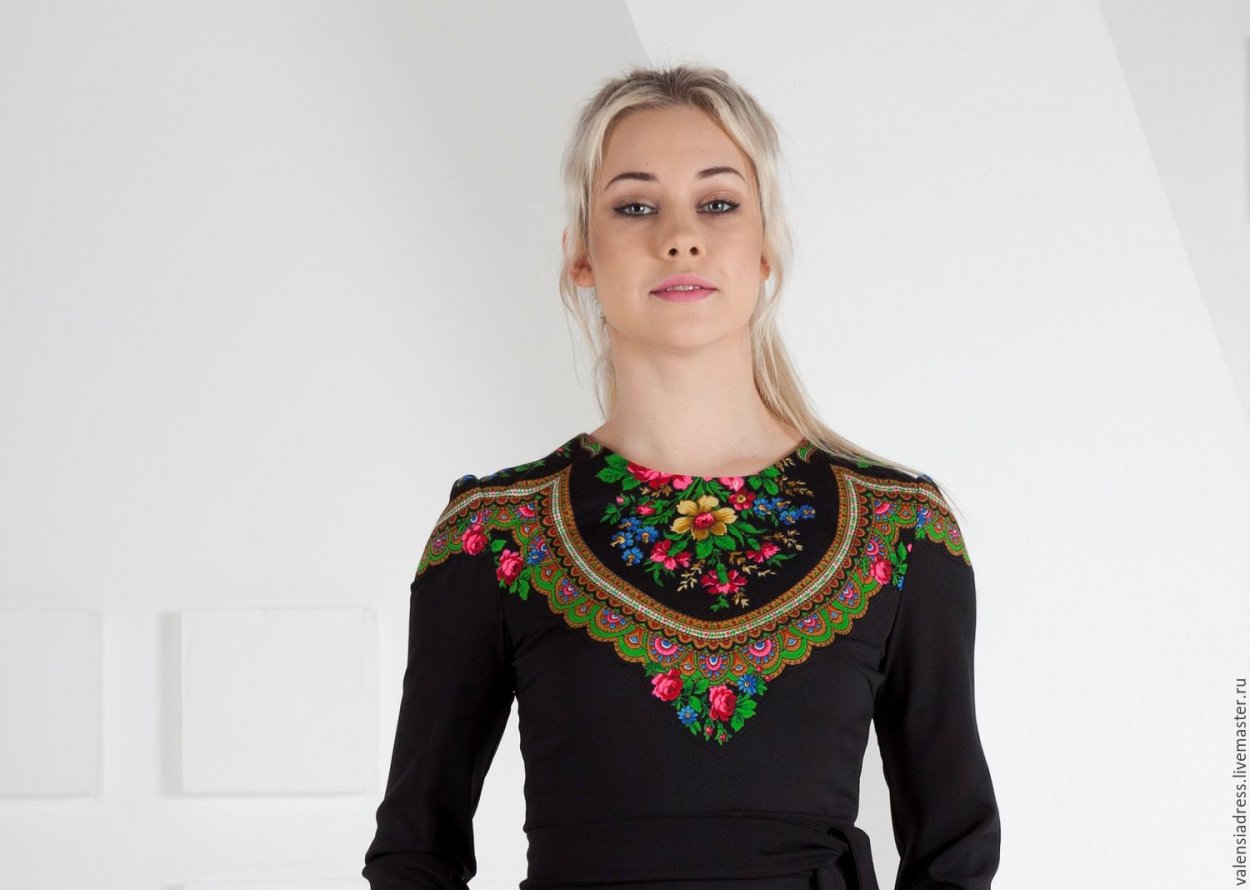 Длинное платье в русском стиле