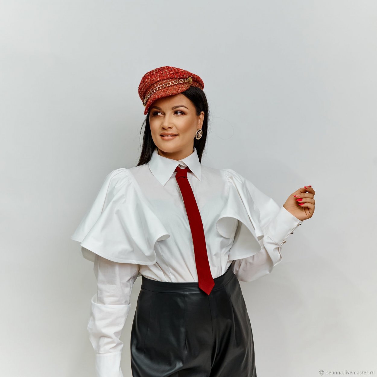 Женщина в галстуке