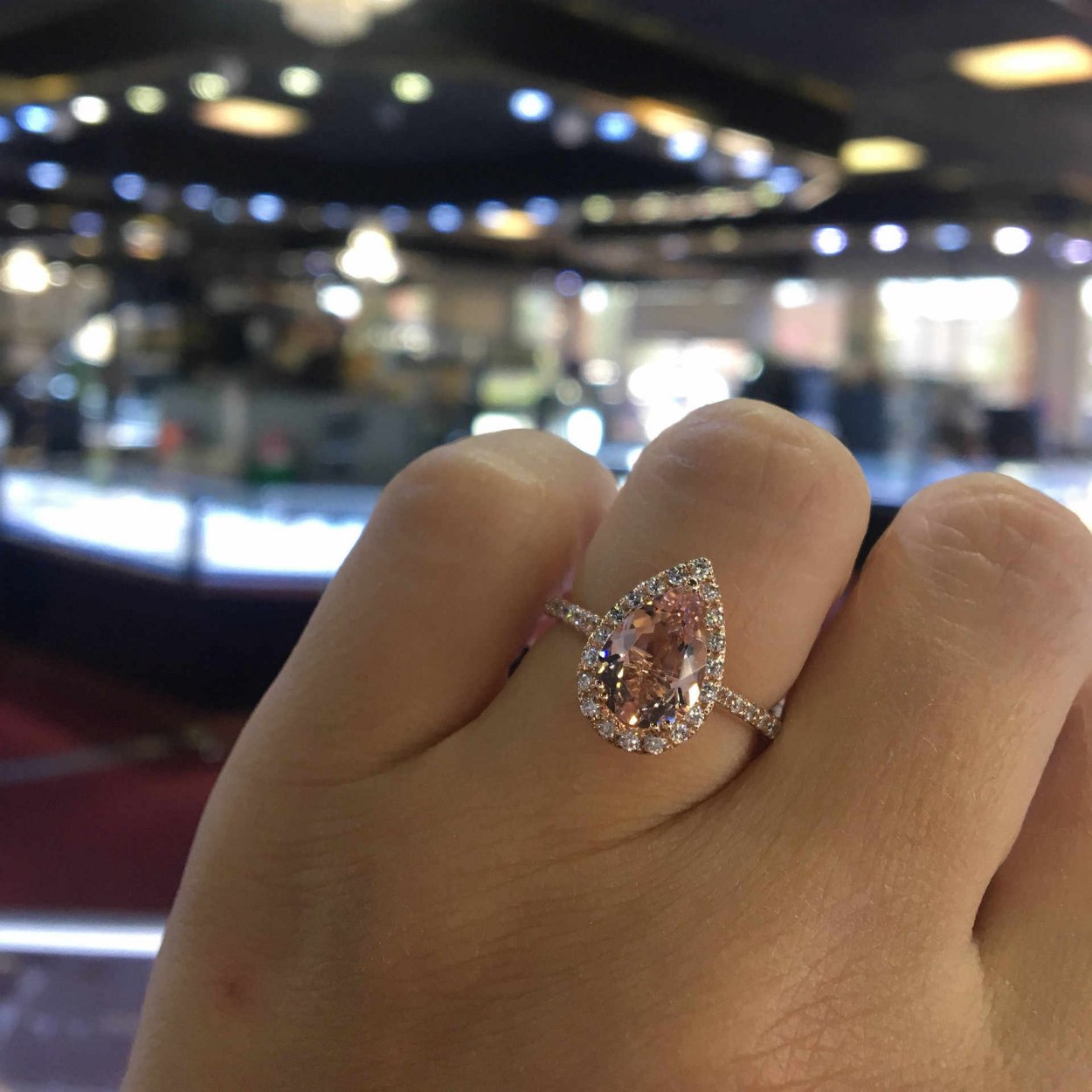 Серебряное кольцо с красным сердцем