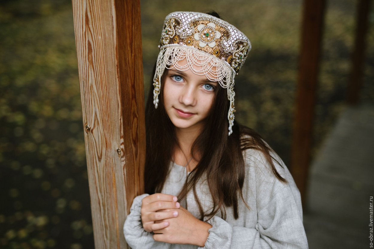 Девушка в кокошнике