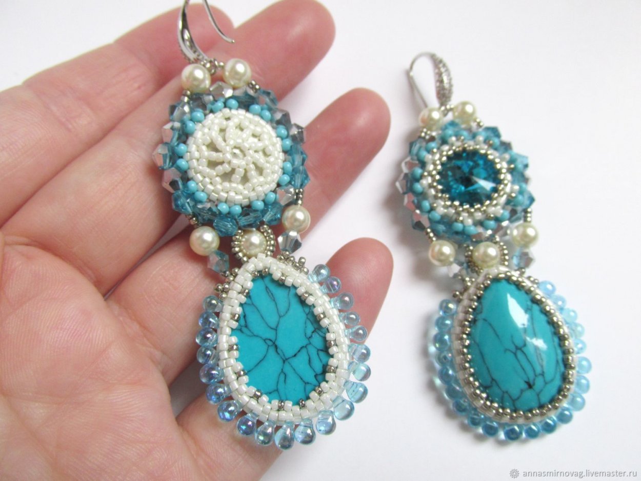 Серьги из чешского бисера