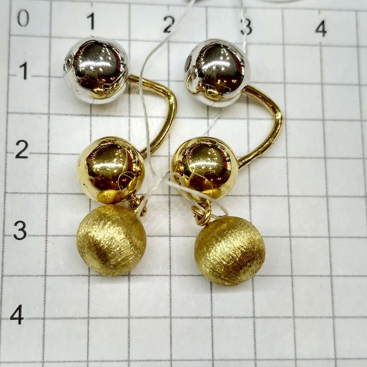 Серьги шарики модные