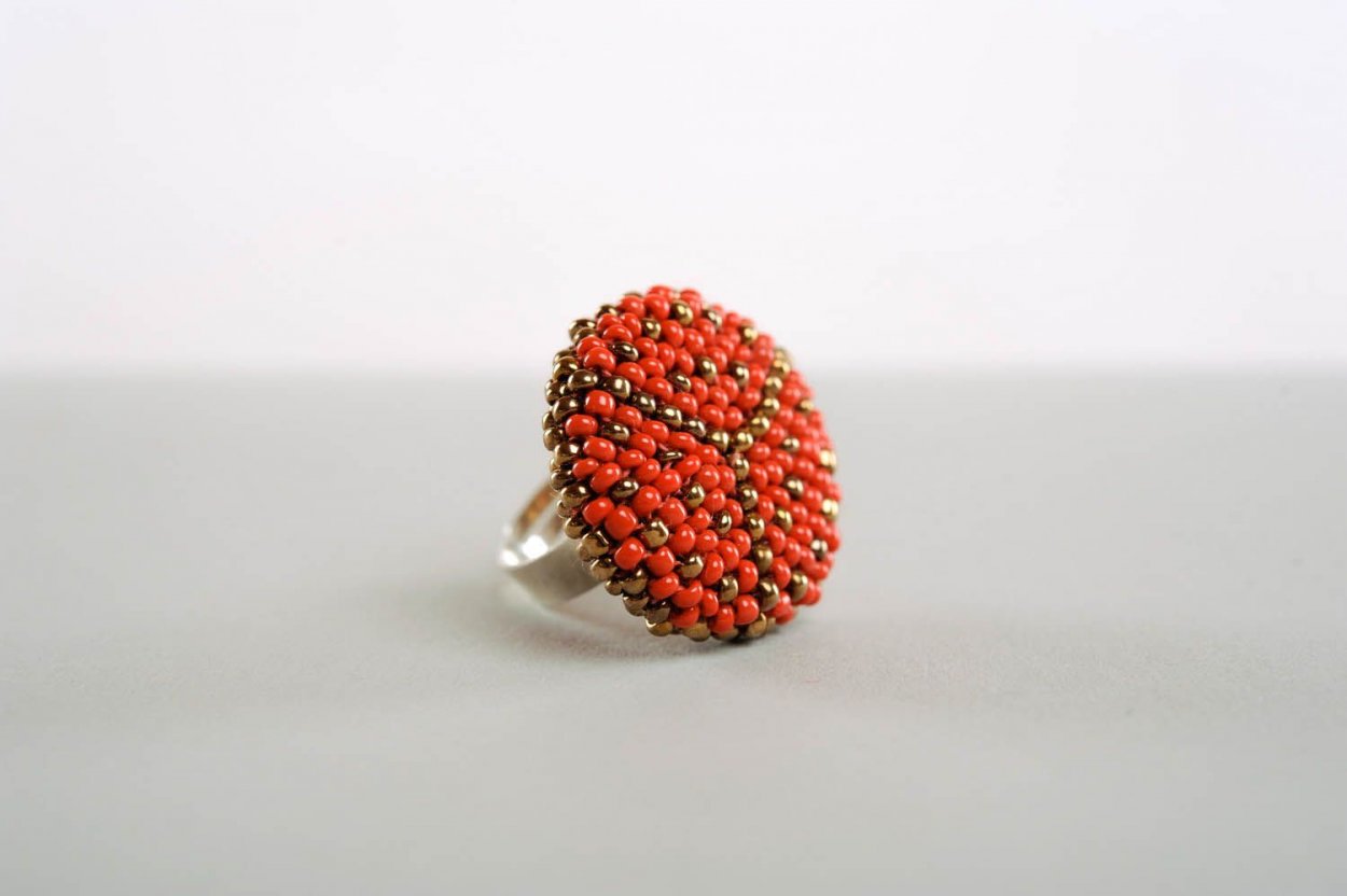 Квадратные серьги из бисера