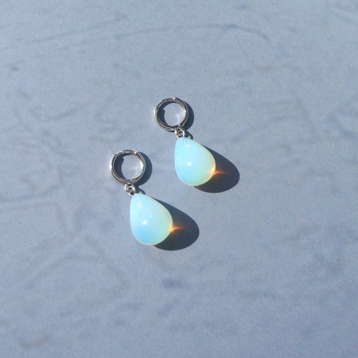 Серьги из лунного камня