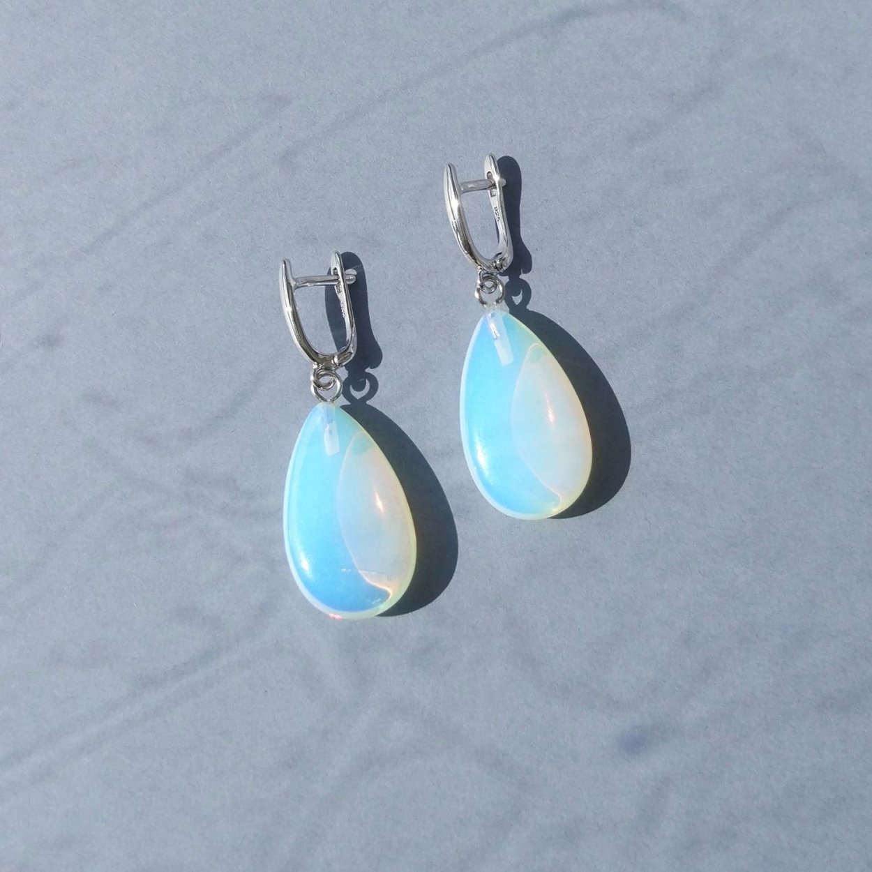 Серьги из лунного камня