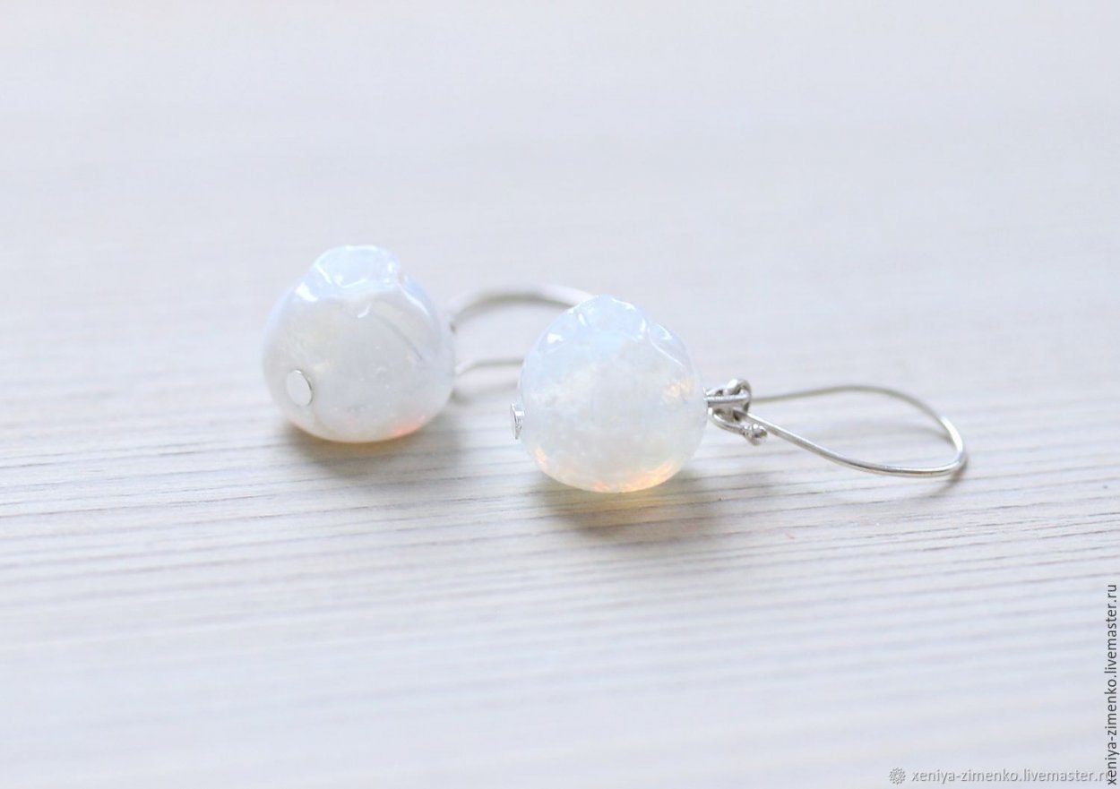 Серьги с лунным камнем 585
