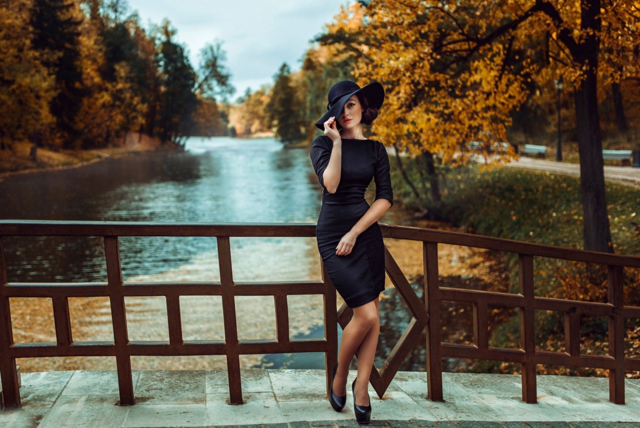 Осенняя фотосессия в черном платье