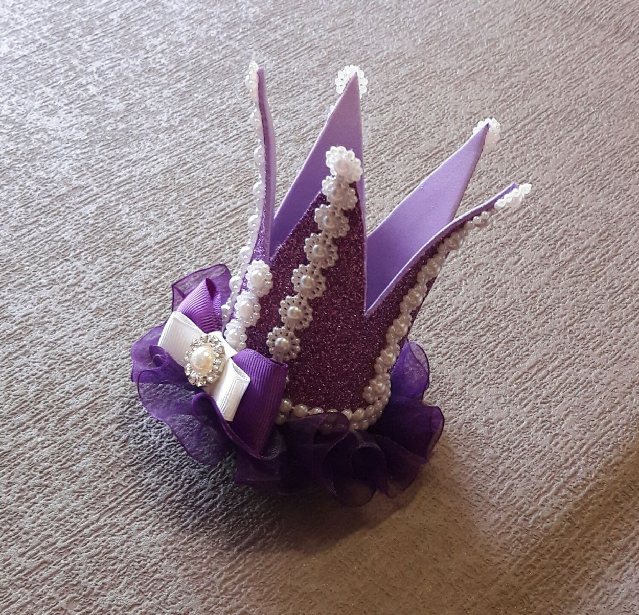 Заколка с серебряной короной