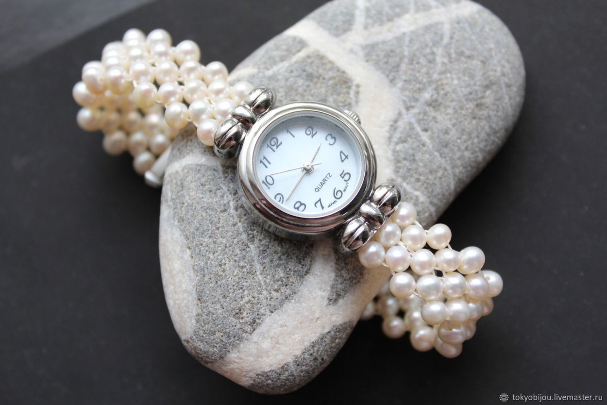 Часы с браслетом из камней
