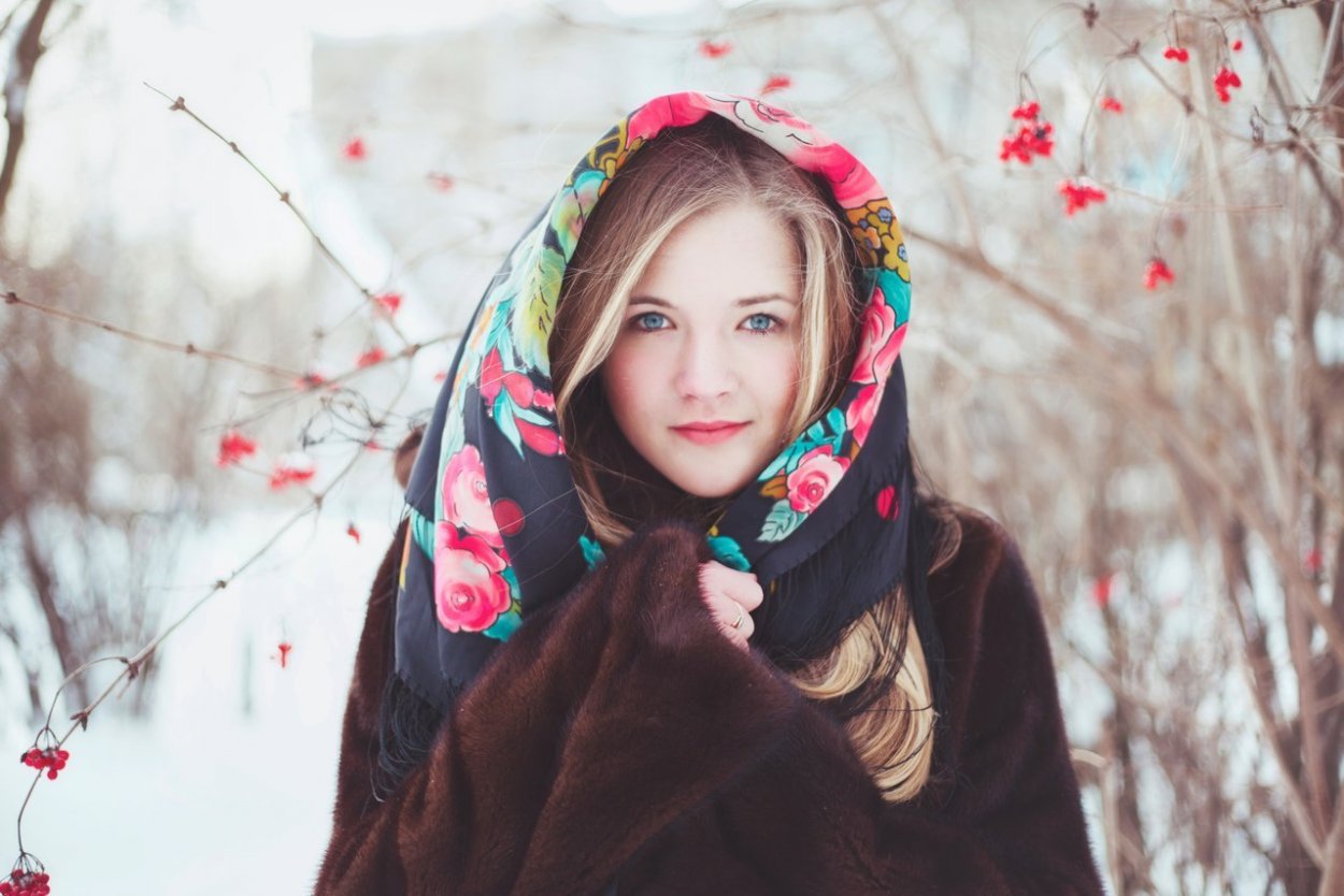 Девушка Славянка зимой