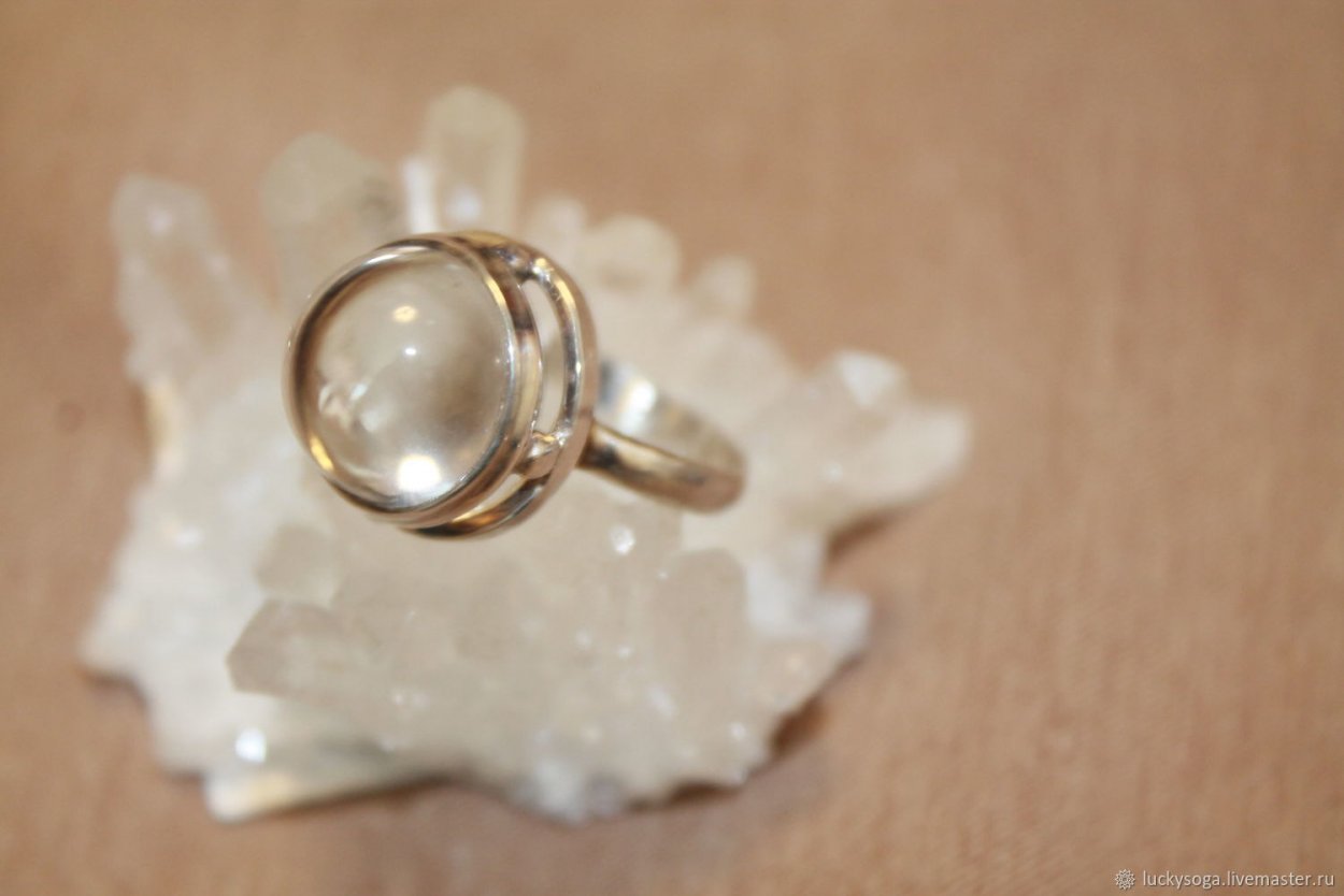 Серебряное кольцо с горным хрусталем