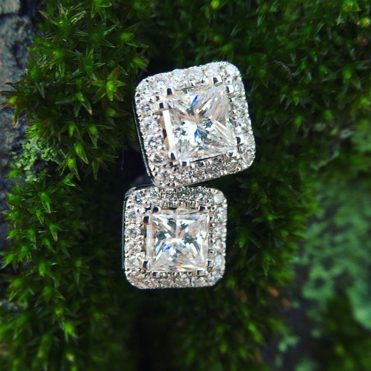 Квадратные серьги с бриллиантами