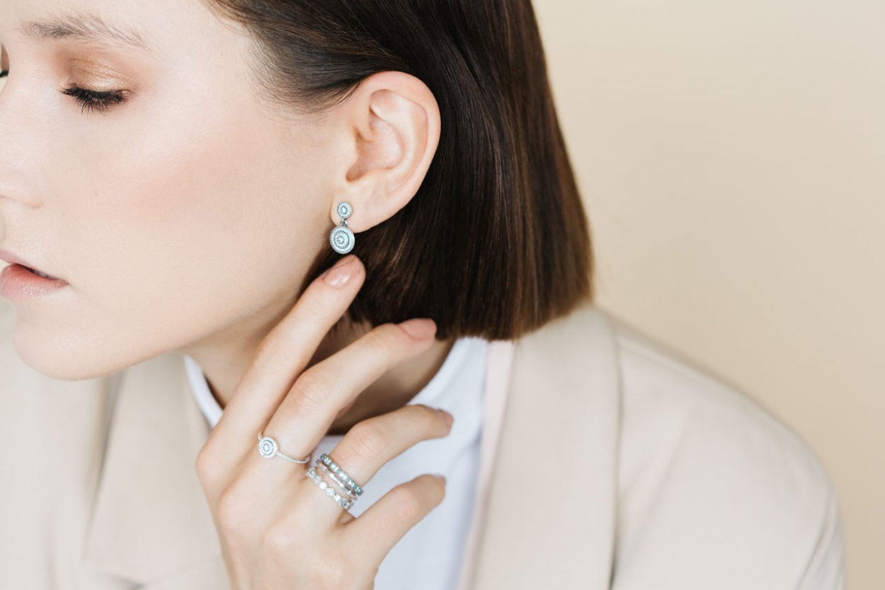 Серьги пусеты логомания pandora