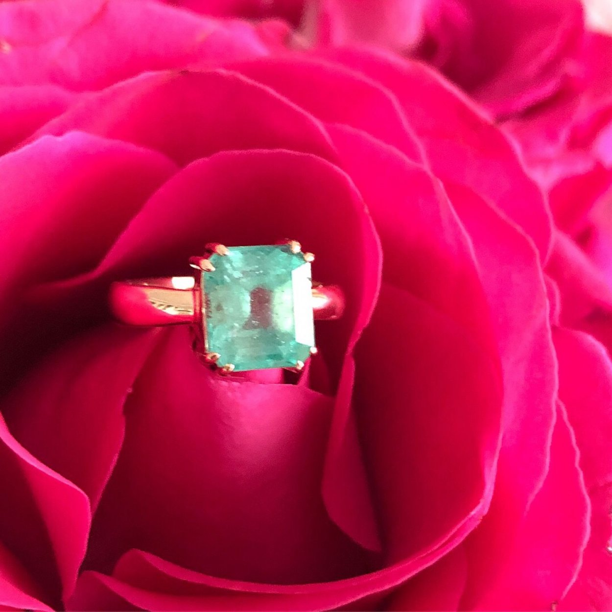 Серебряное кольцо с изумрудом женское Соколов