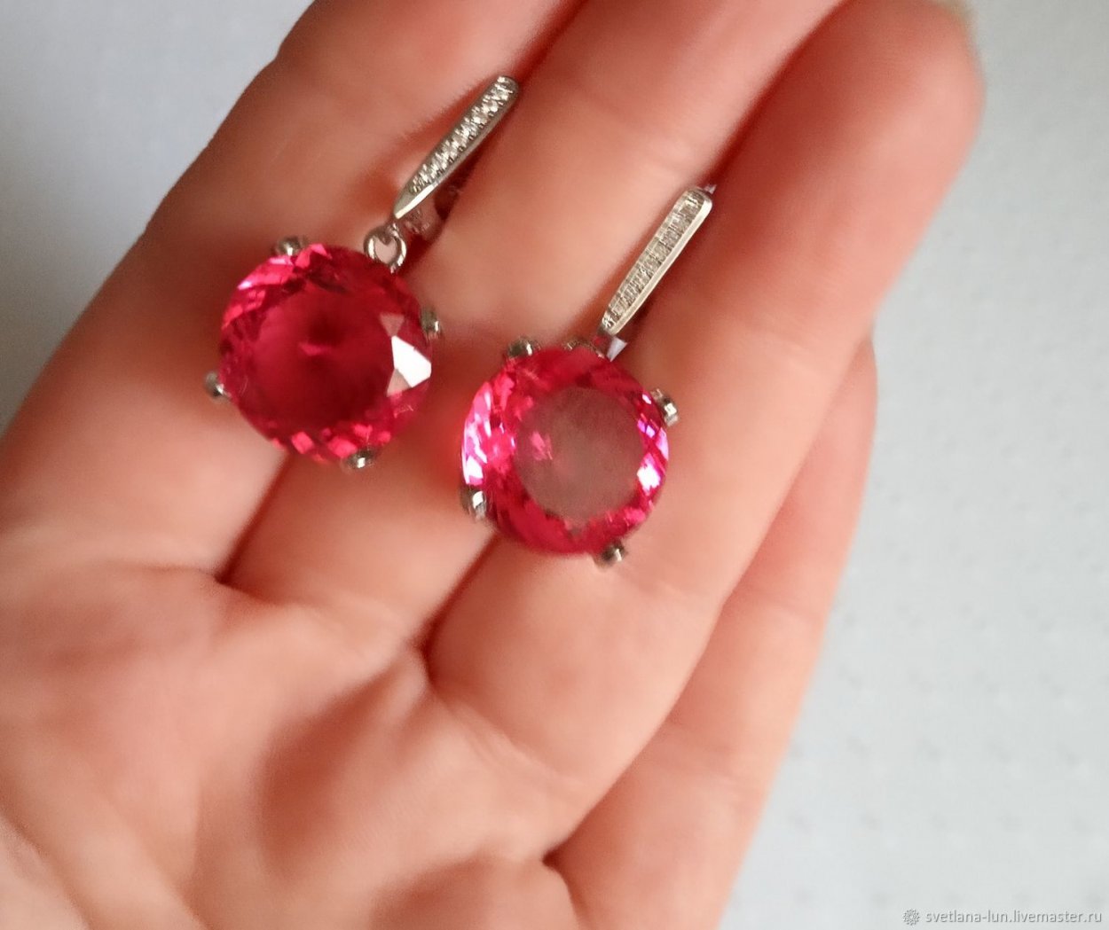 Серьги с розовой шпинелью