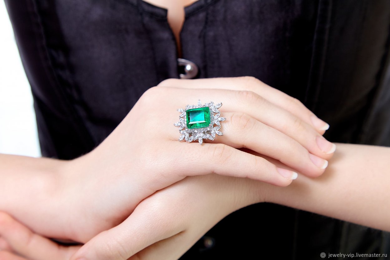 Jewelry Karat кольцо с изумрудом