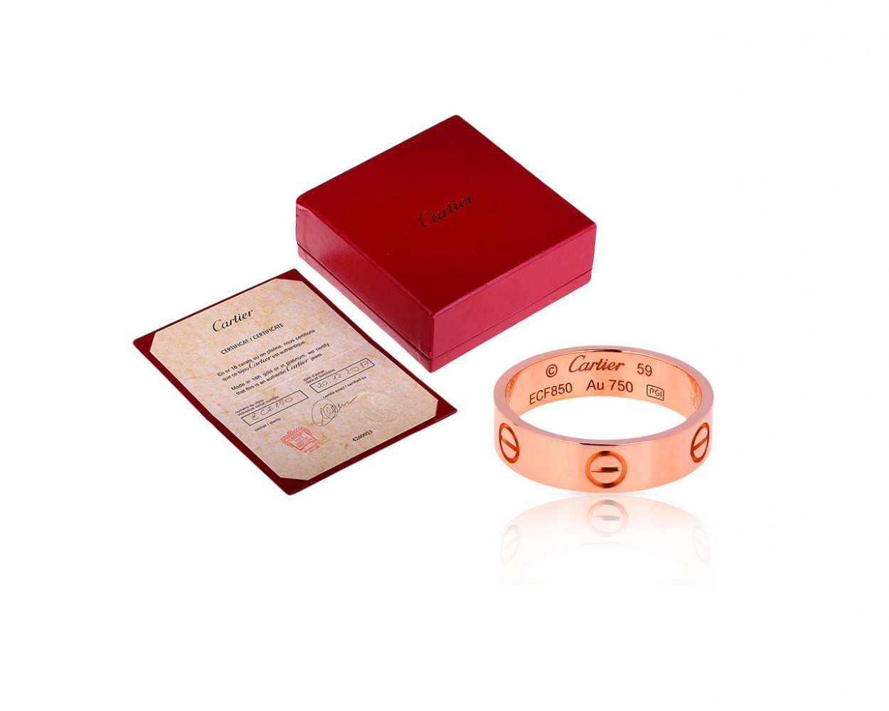 Cartier Love кольцо на руке