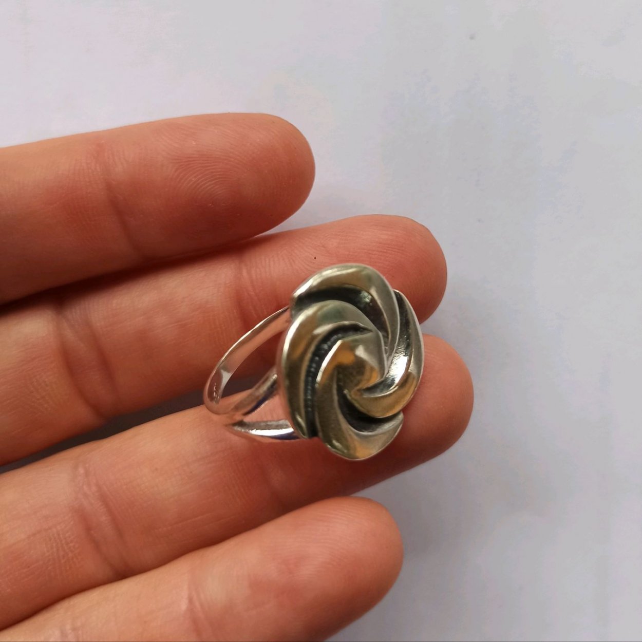 Необычные кольца из серебра