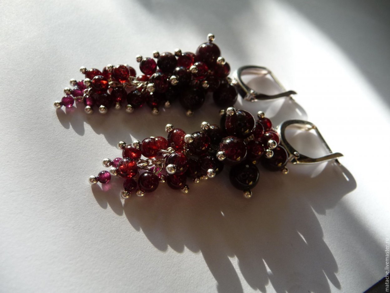 Серьги из гранатовой крошки