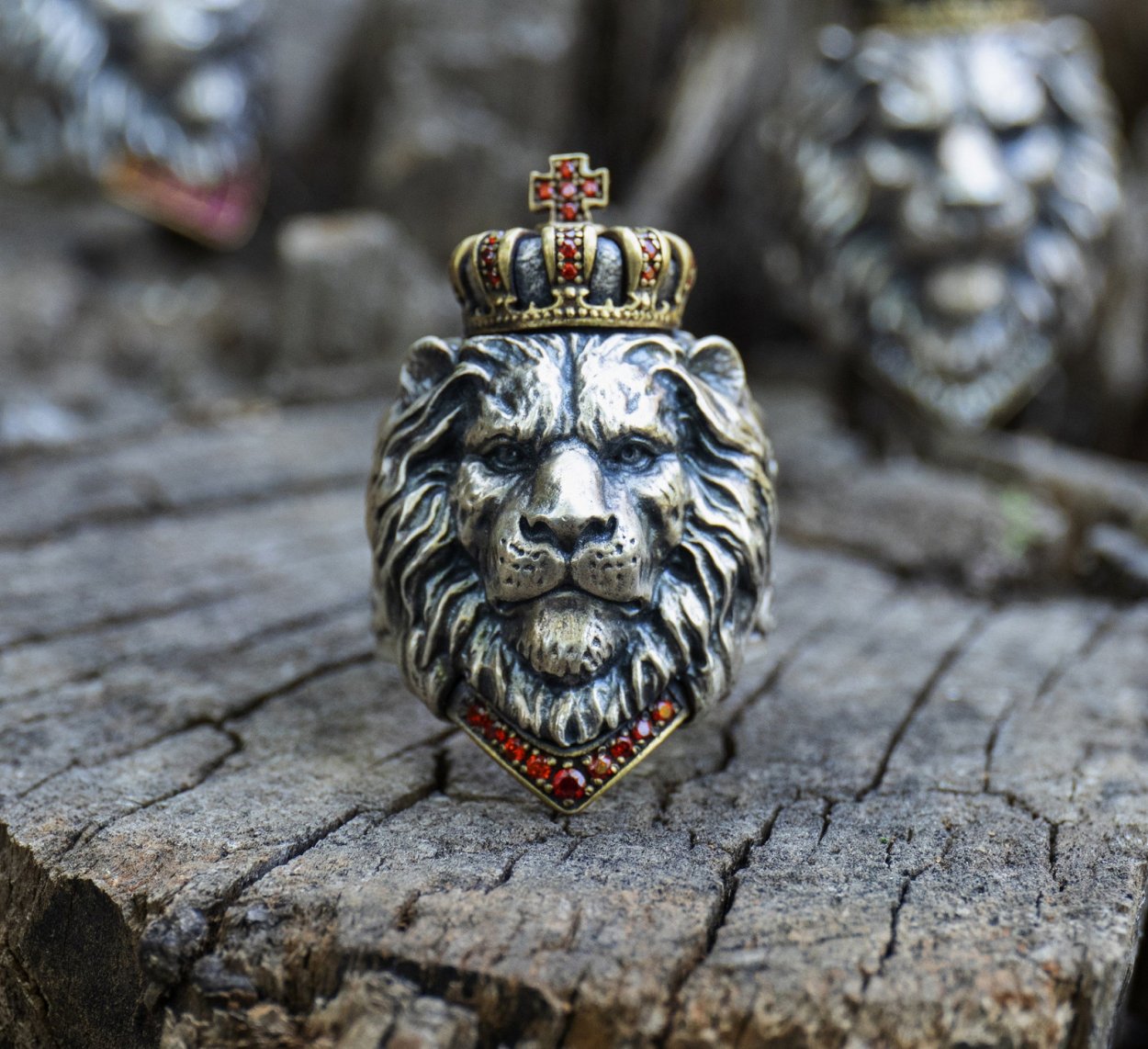 Перстень Лев с короной золото