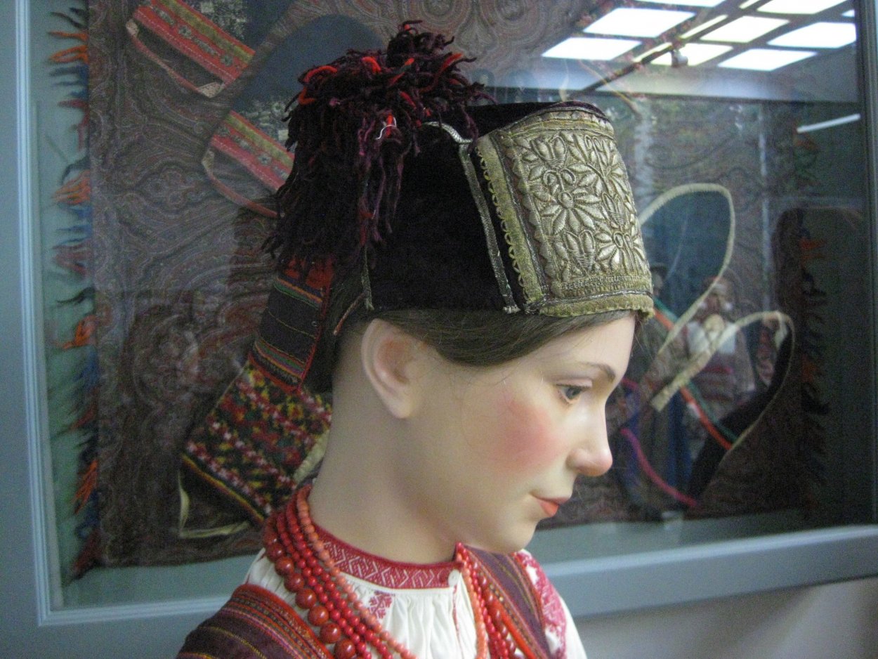 Украинка в венке