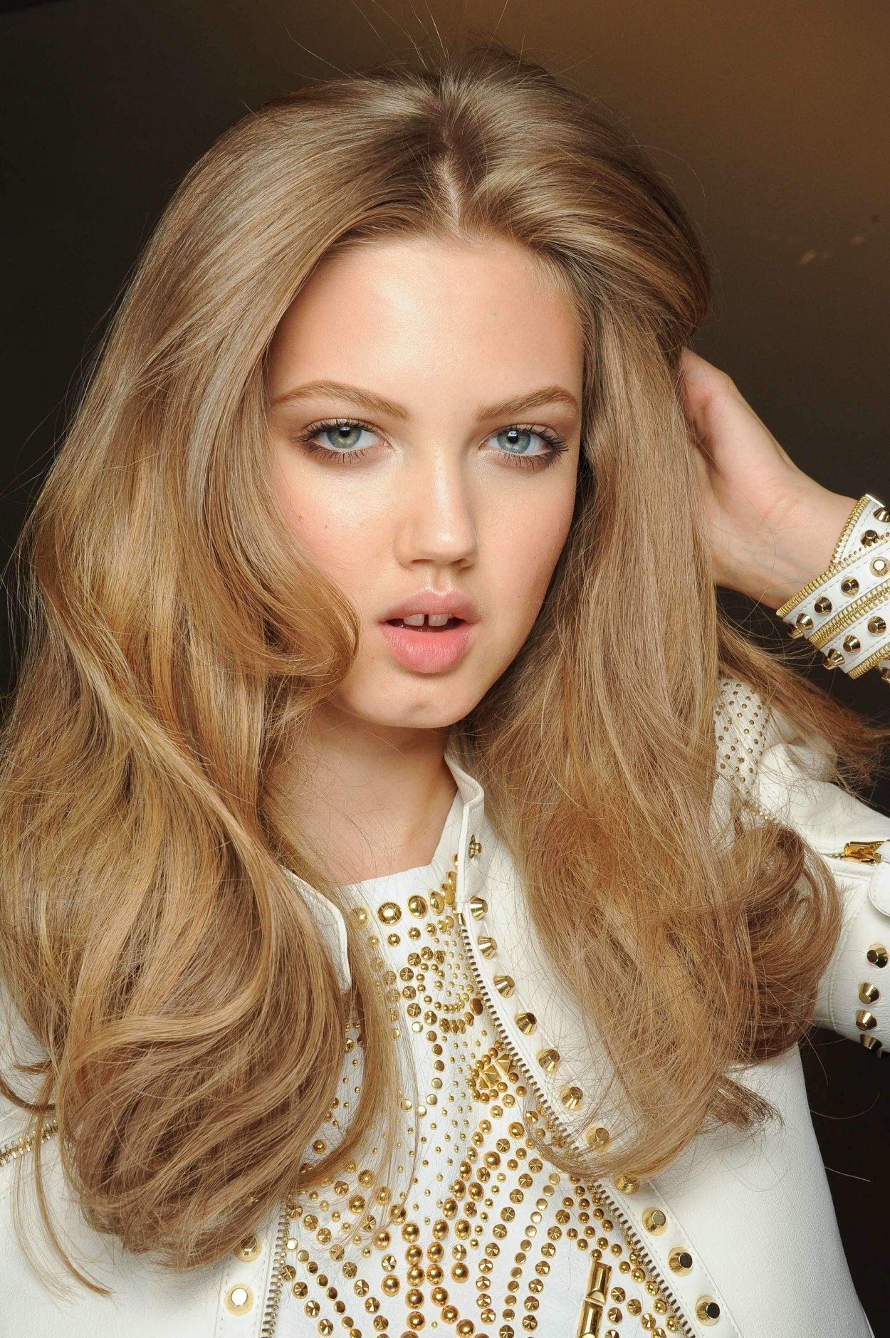 Dark Ash blonde цвет волос