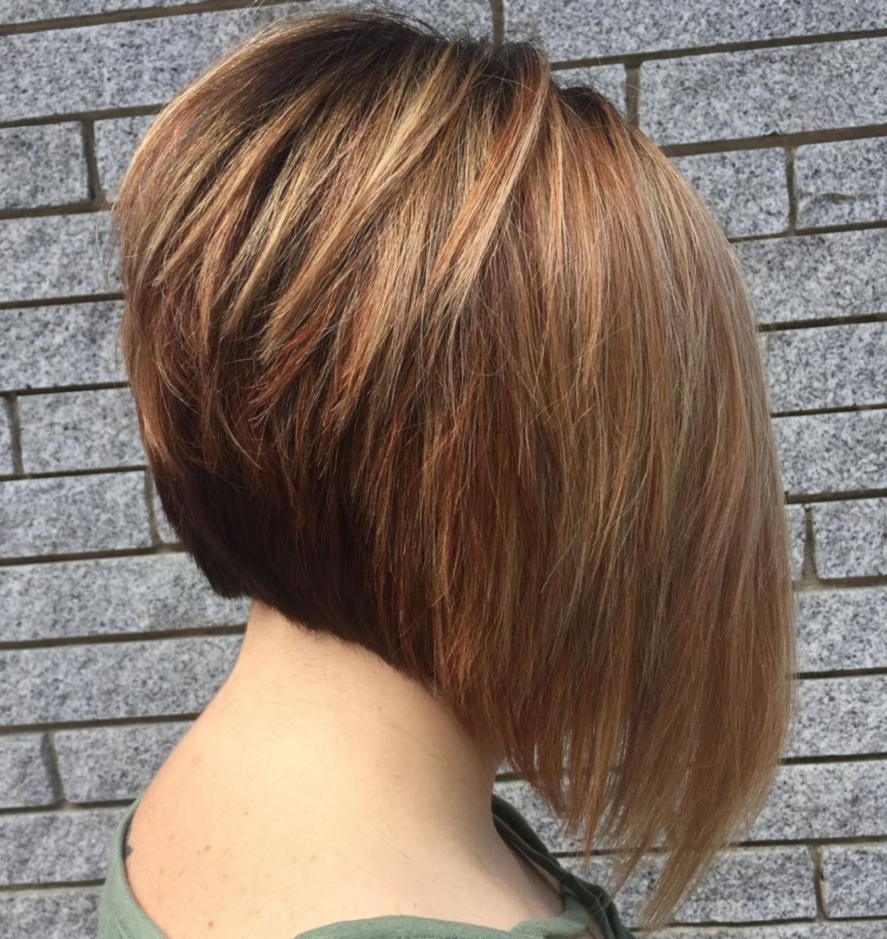 Стрижка layered short Bob