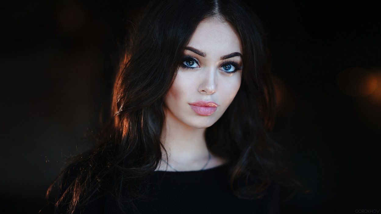 Длинные черные волосы