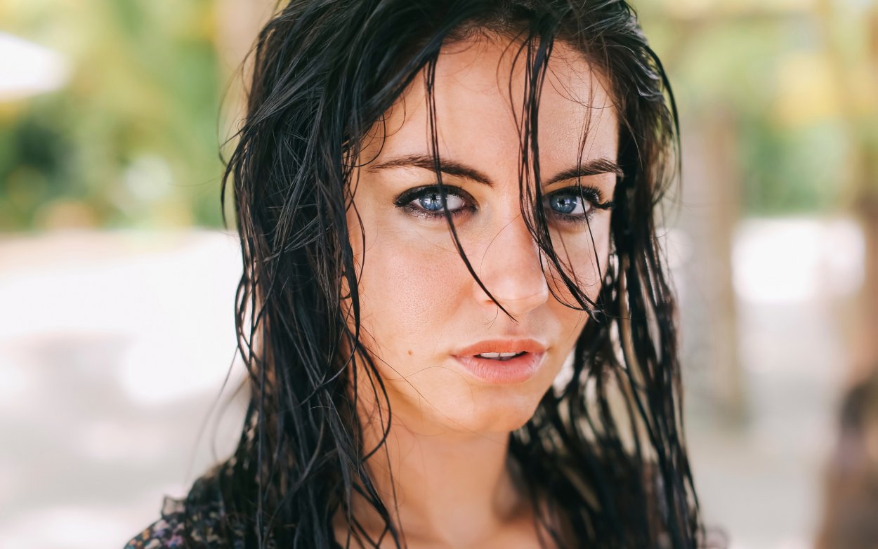 Модель Aurela Skandaj