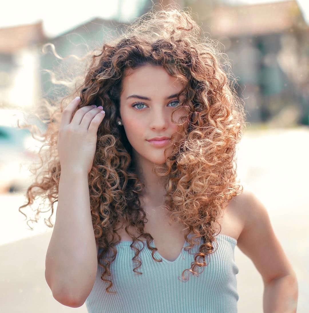 Curly Романадзе