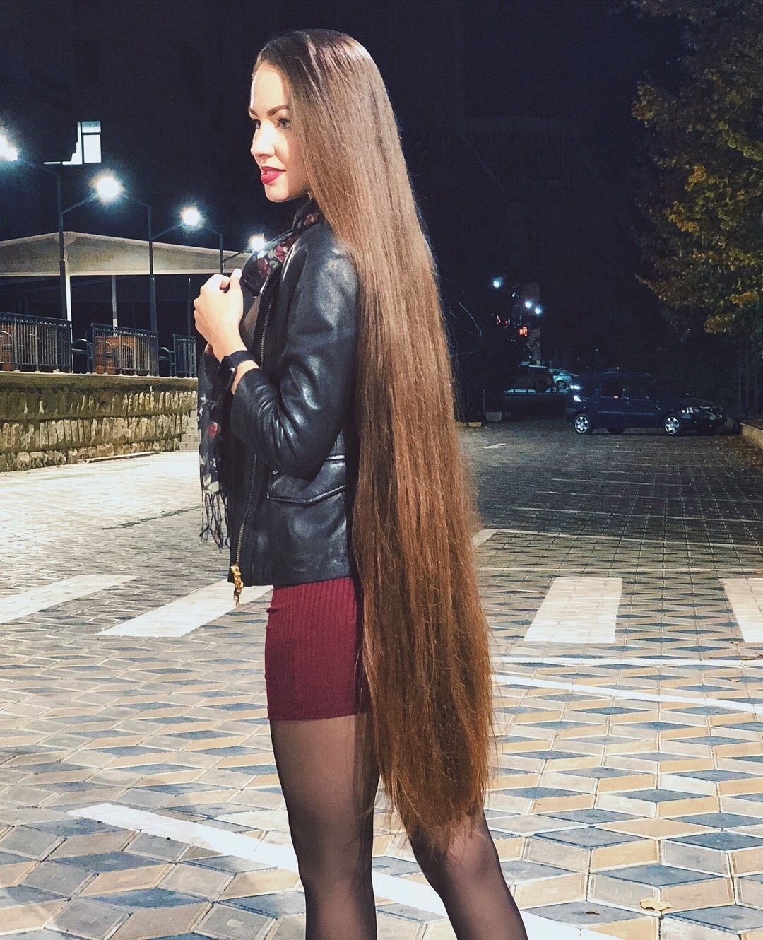 Девочка С Очень Длинными Волосами