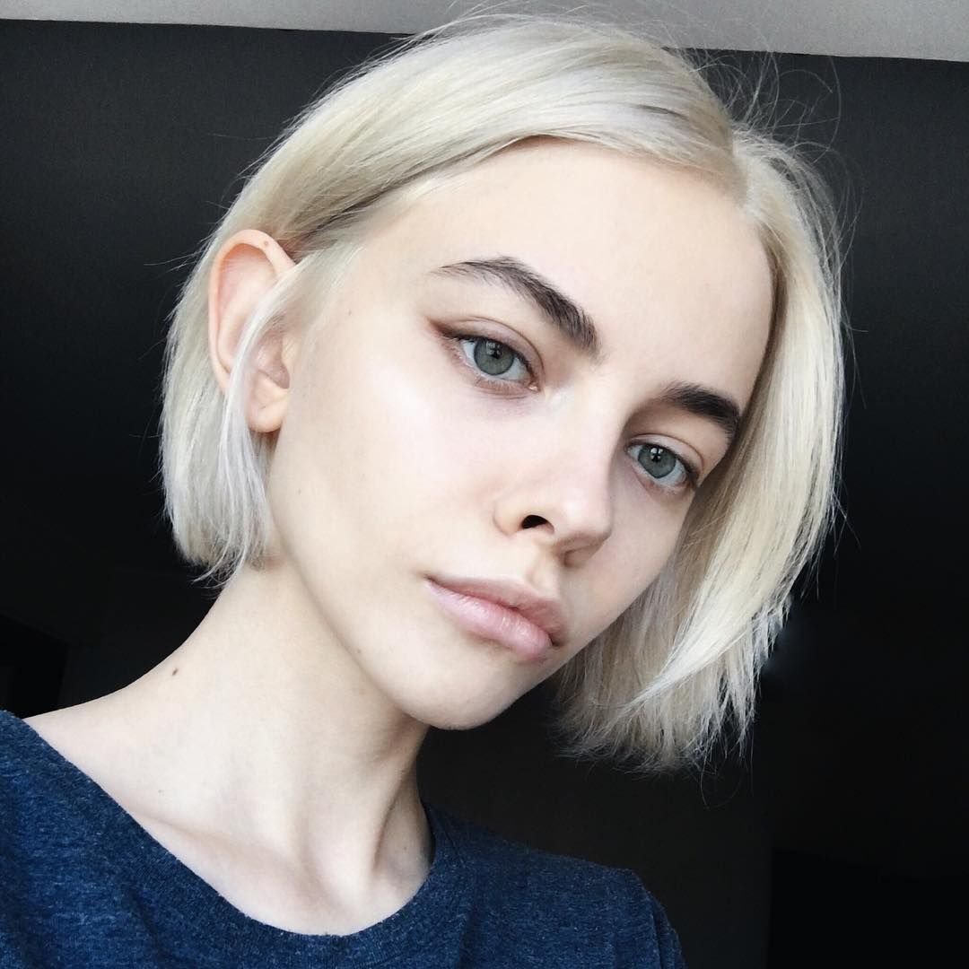 Blunt Bob стрижка прямые волосы