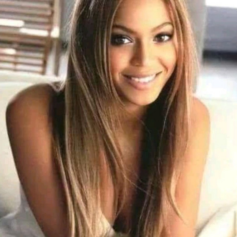 Alejandra певица